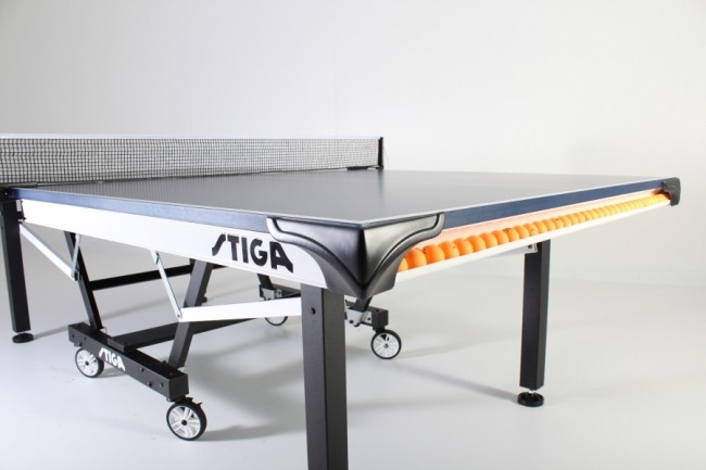 Stiga STS 420 indoor ping pong table ball rack view