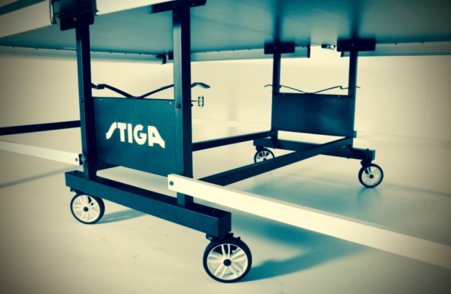 Stiga STS 520 Indoor ping pong table undercarriage view