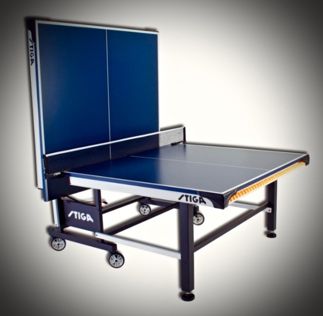 Stiga STS 520 Indoor Table Tennis Table Folded in Playback mode